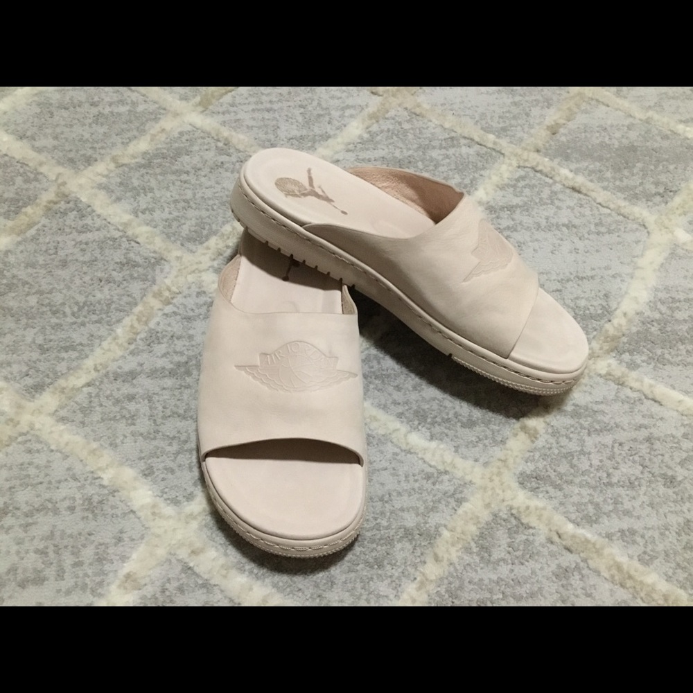 NIKE Sandals